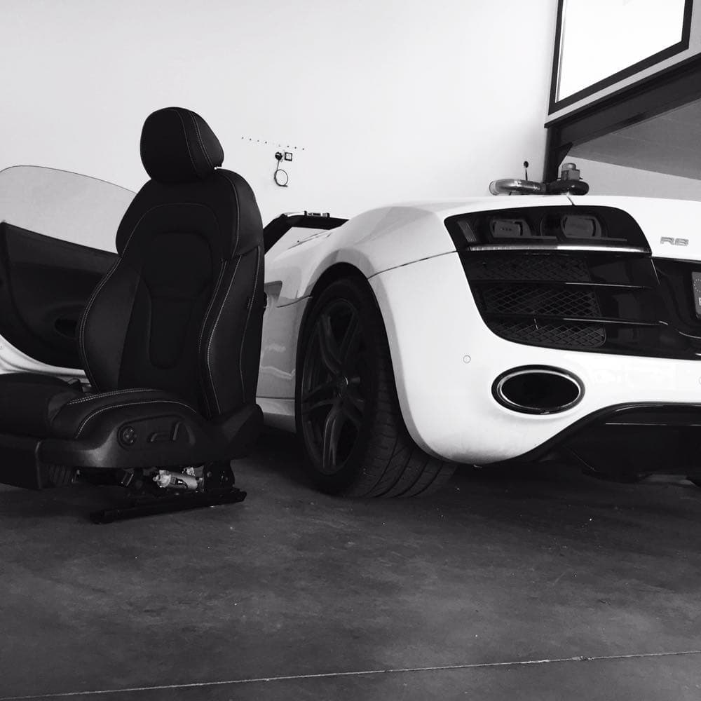 Audi R8 Spyder — sièges cuir & carbone — Sellerie cuir, réalisation Dreta Sellerie
