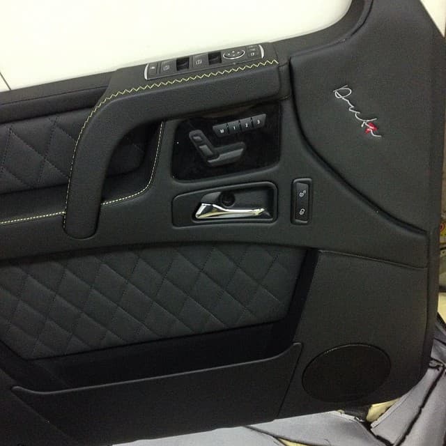 Contre-porte Mercedes Classe G — losanges — Sellerie cuir, réalisation Dreta Sellerie