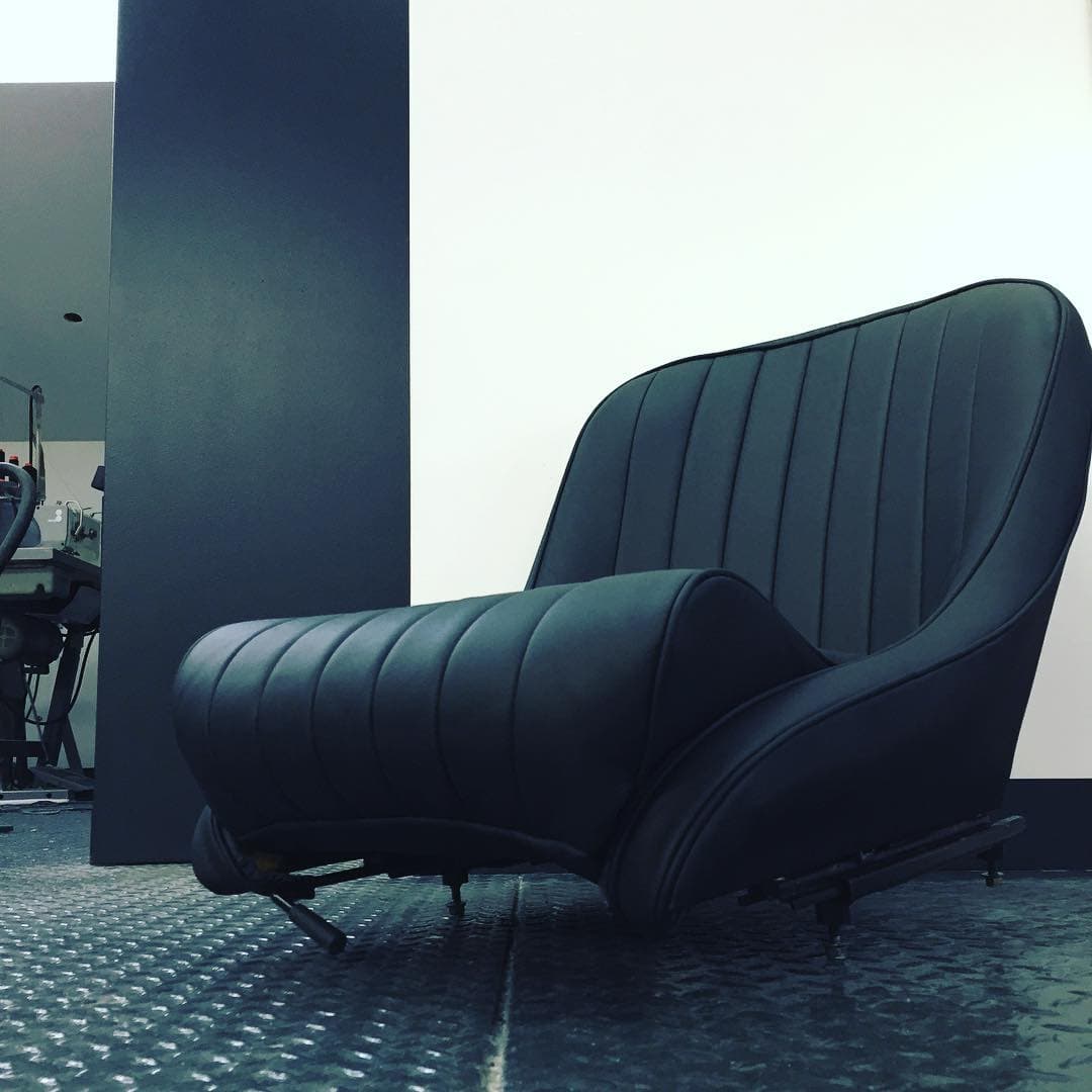 Siège Shelby Cobra — cuir noir plissé — Sellerie cuir, réalisation Dreta Sellerie